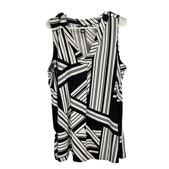 Alfani‎ Woman Plus Size 2X Black And White Geometric Sleeveless Blouse - Picture 1 of 6